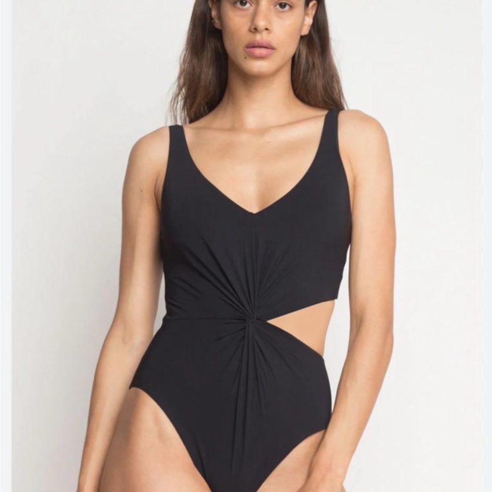 KORE Swim Size Small. Never worn
One piece